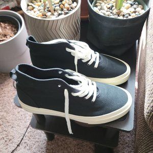 Everlane black sneakers 8.5!